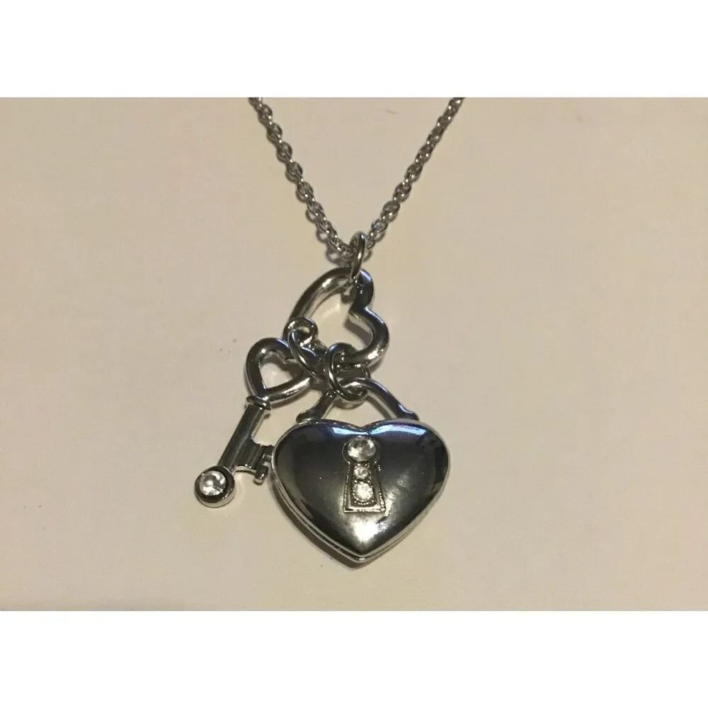 Pretty New Long Silver Hearts & Keys Necklace/Earring Set - Picture 2 of 3